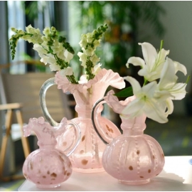 Vintage and Medieval Fenton Glass Vase with High Grade Creative Interior Dining Table, Living Room, Flower Arrangement and Decorative Decoration